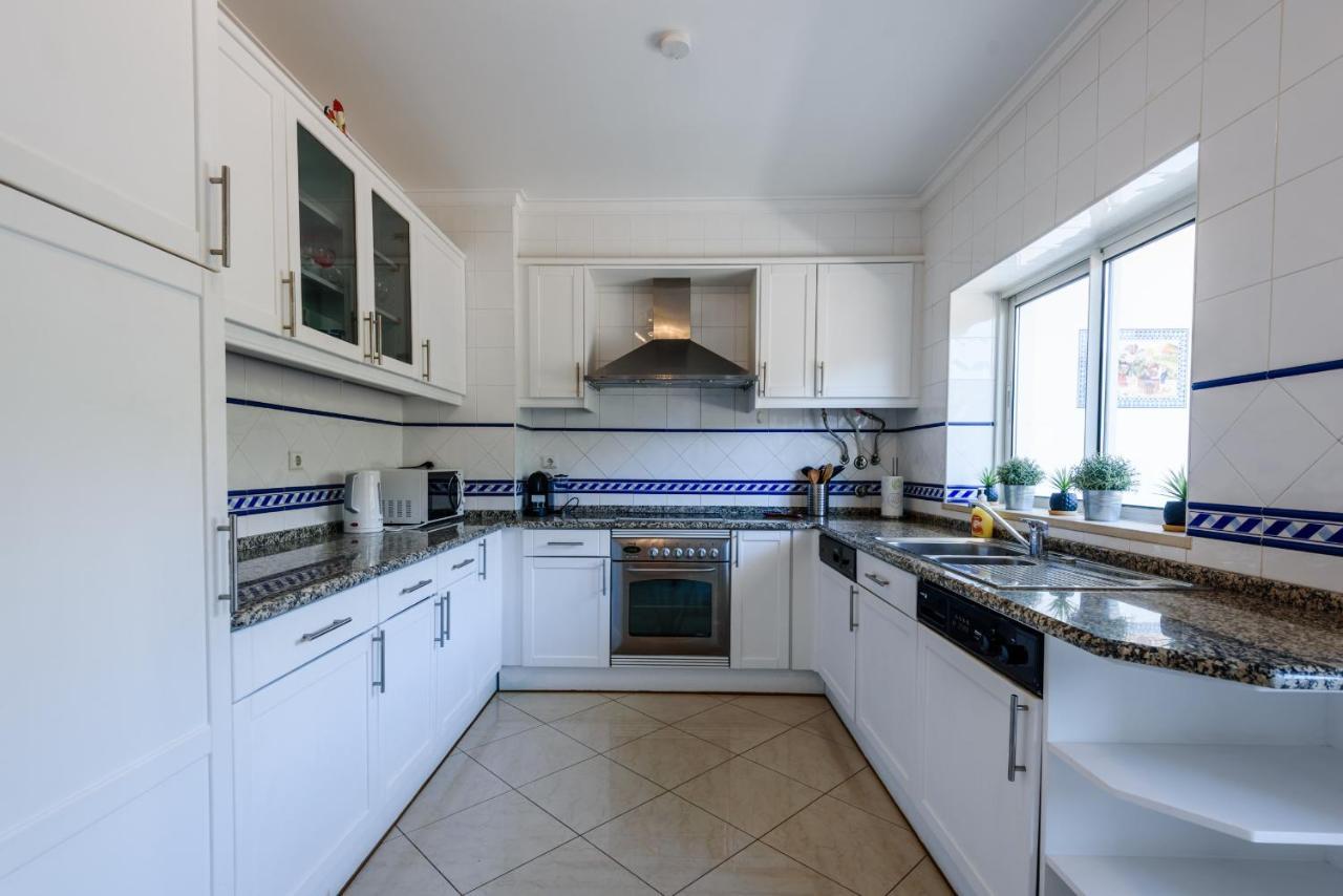 Amazing Apartment In Albufeira Luaran gambar