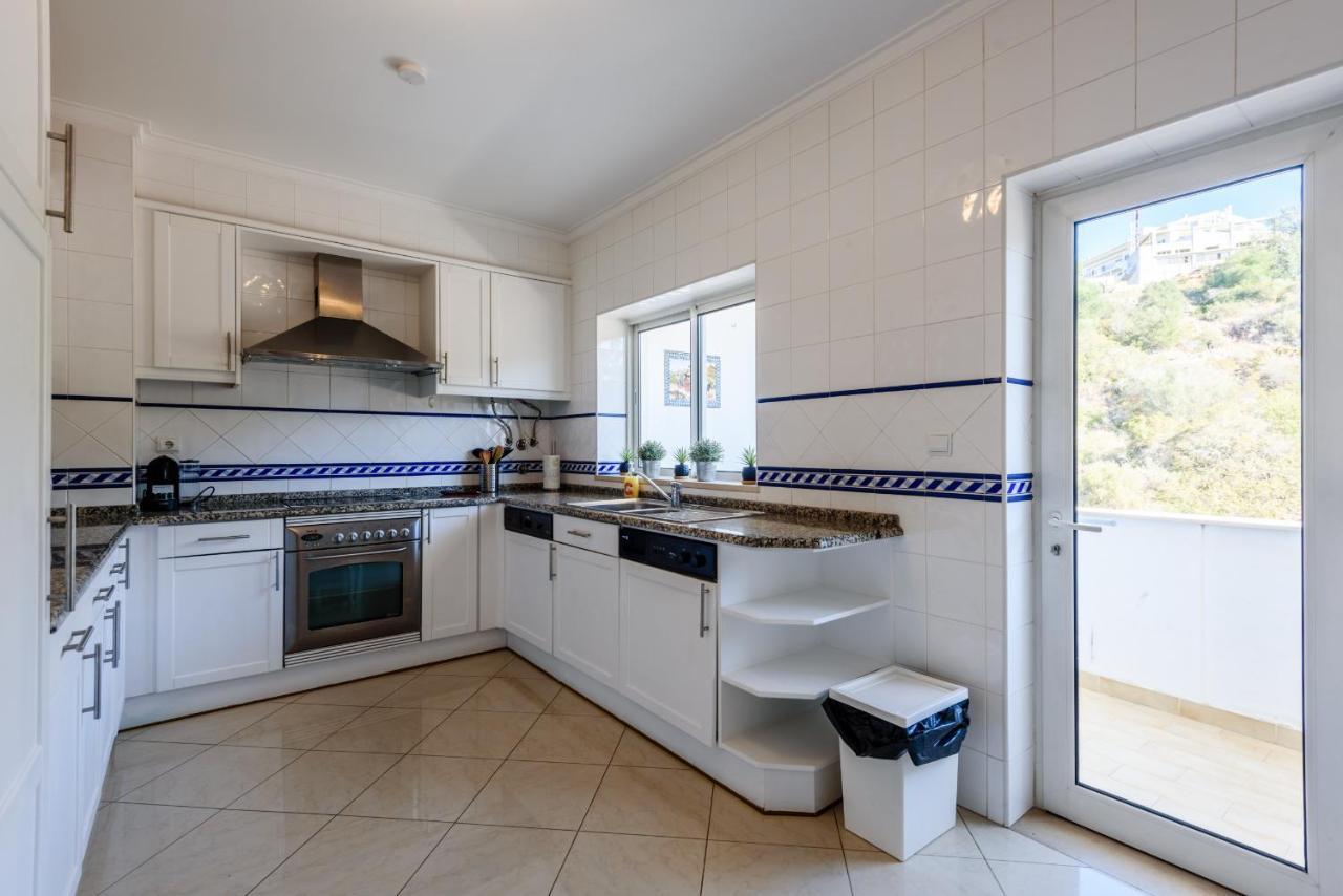 Amazing Apartment In Albufeira Luaran gambar