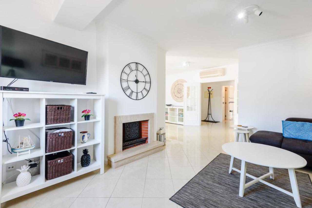 Amazing Apartment In Albufeira Luaran gambar