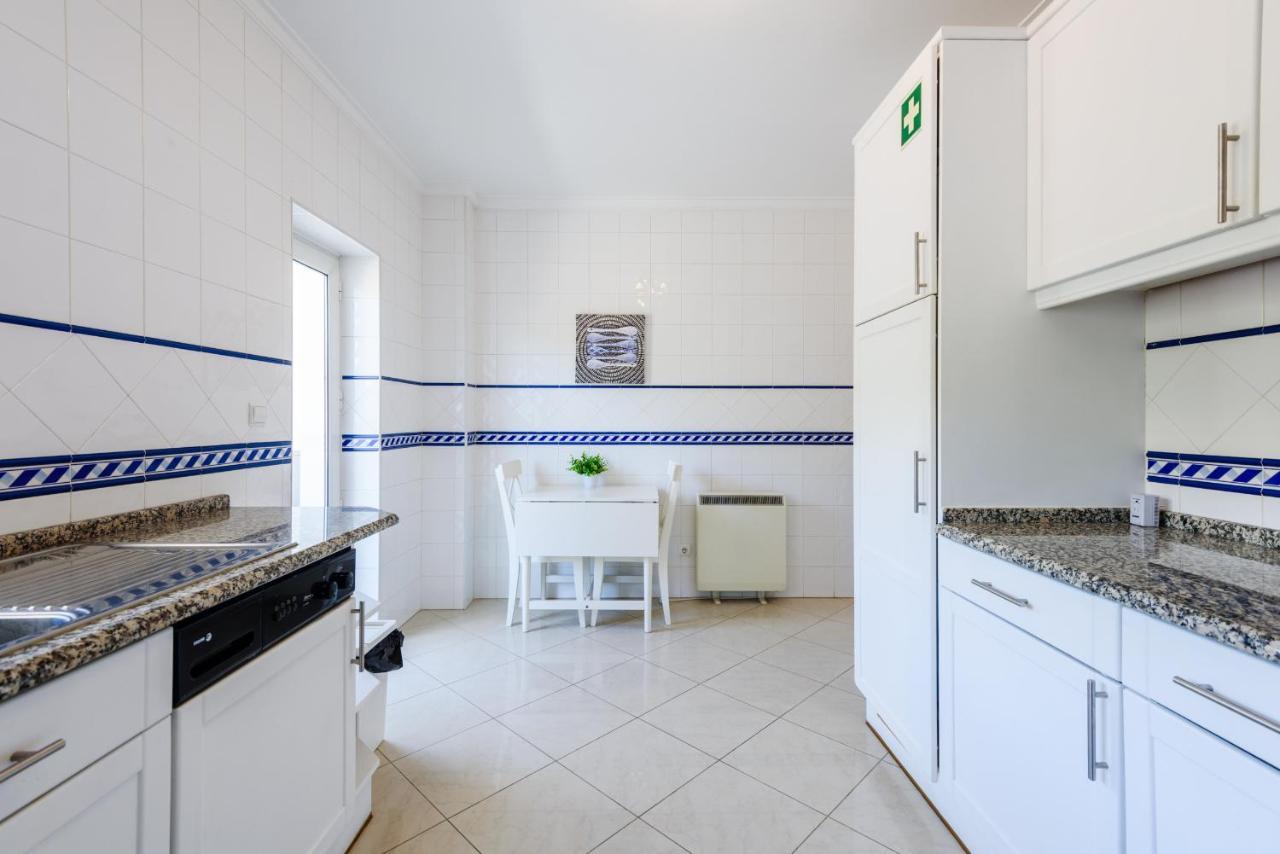 Amazing Apartment In Albufeira Luaran gambar